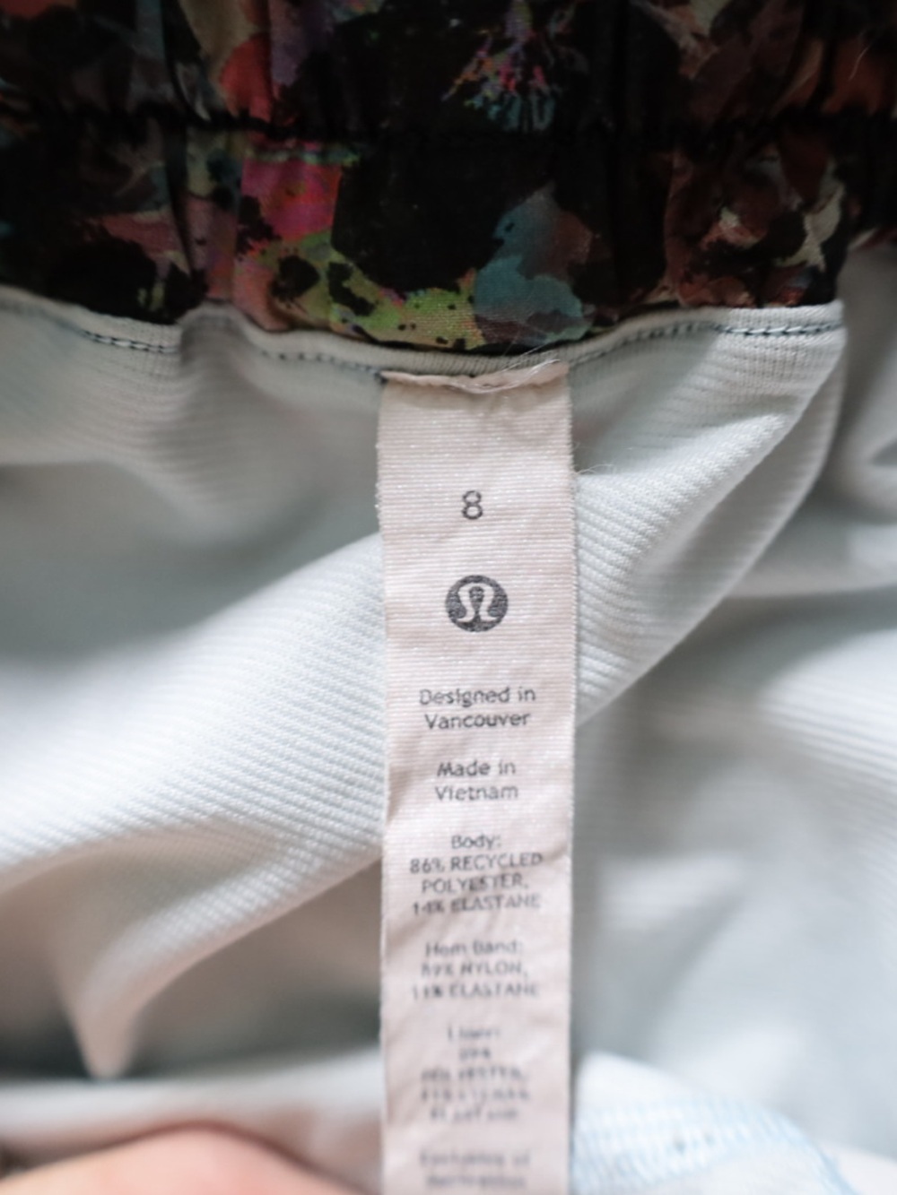 Lululemon Hotty Hot Low-Rise Short Stencil Blossom Red Multi / Sheer Blue Size 8 - Picture 8 of 10